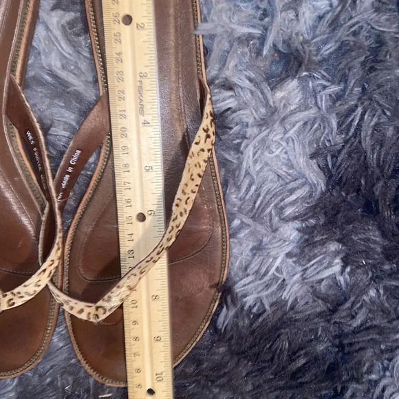 UGGS  Tan leather Slippers - Picture 6 of 9